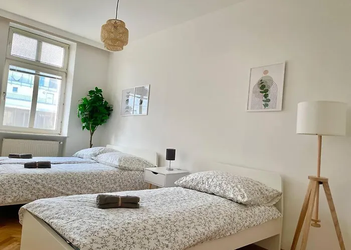 Апартаменти 110m2 Stylish 4 Bedroom *