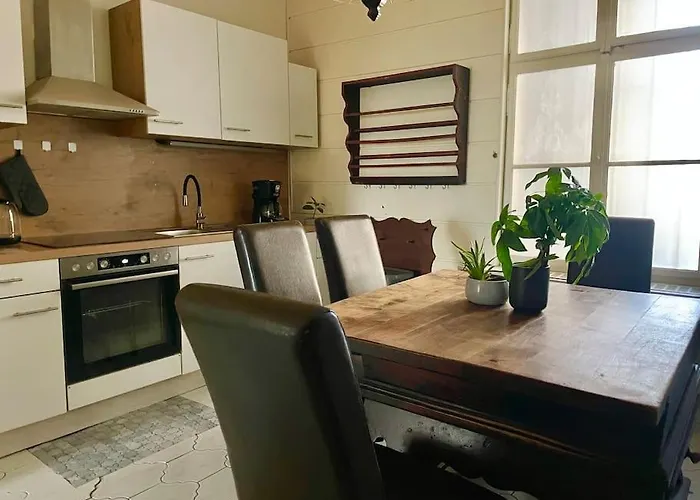 110m2 Stylish 4 Bedroom Апартаменти *